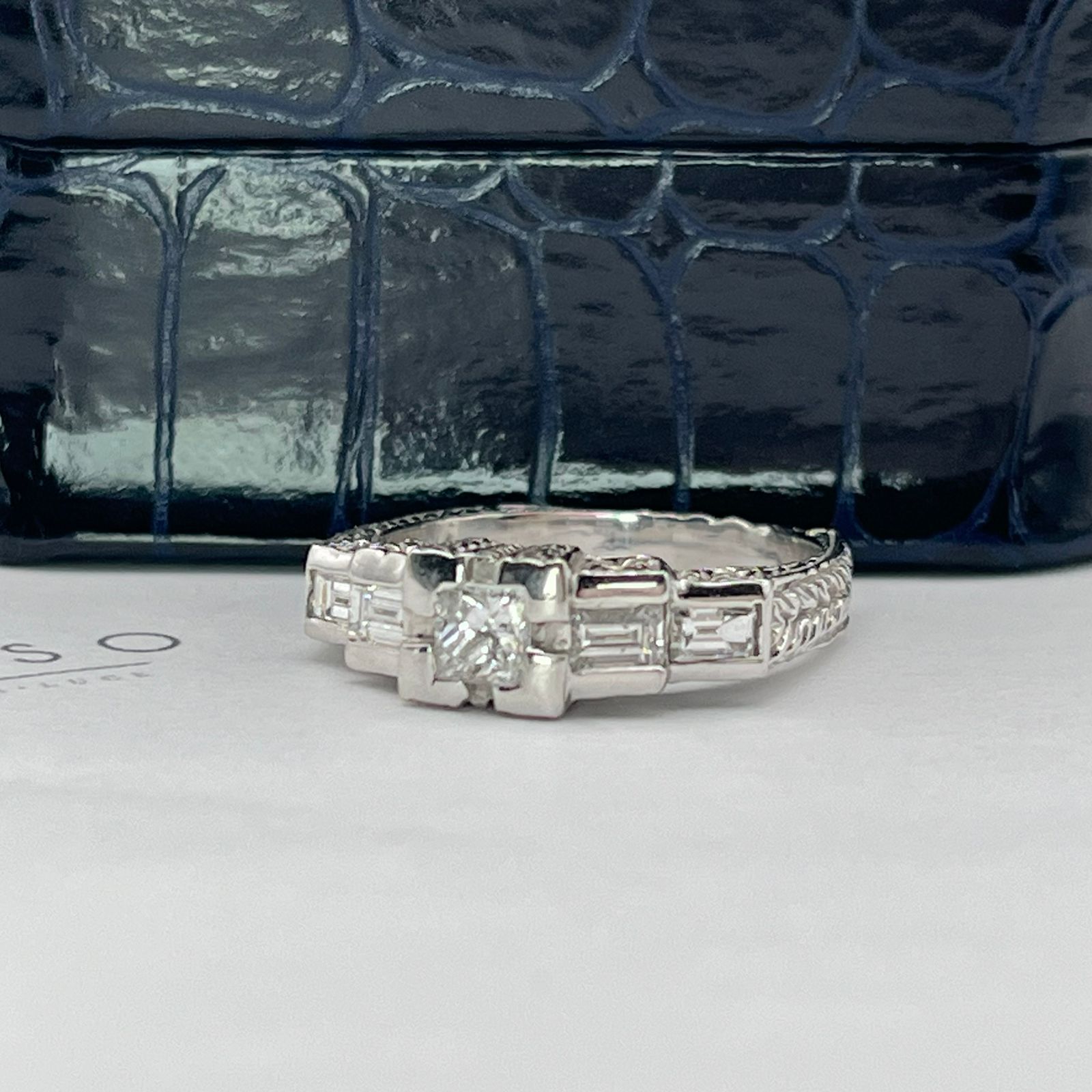 Anillo tallado diamantes - Imagen 6