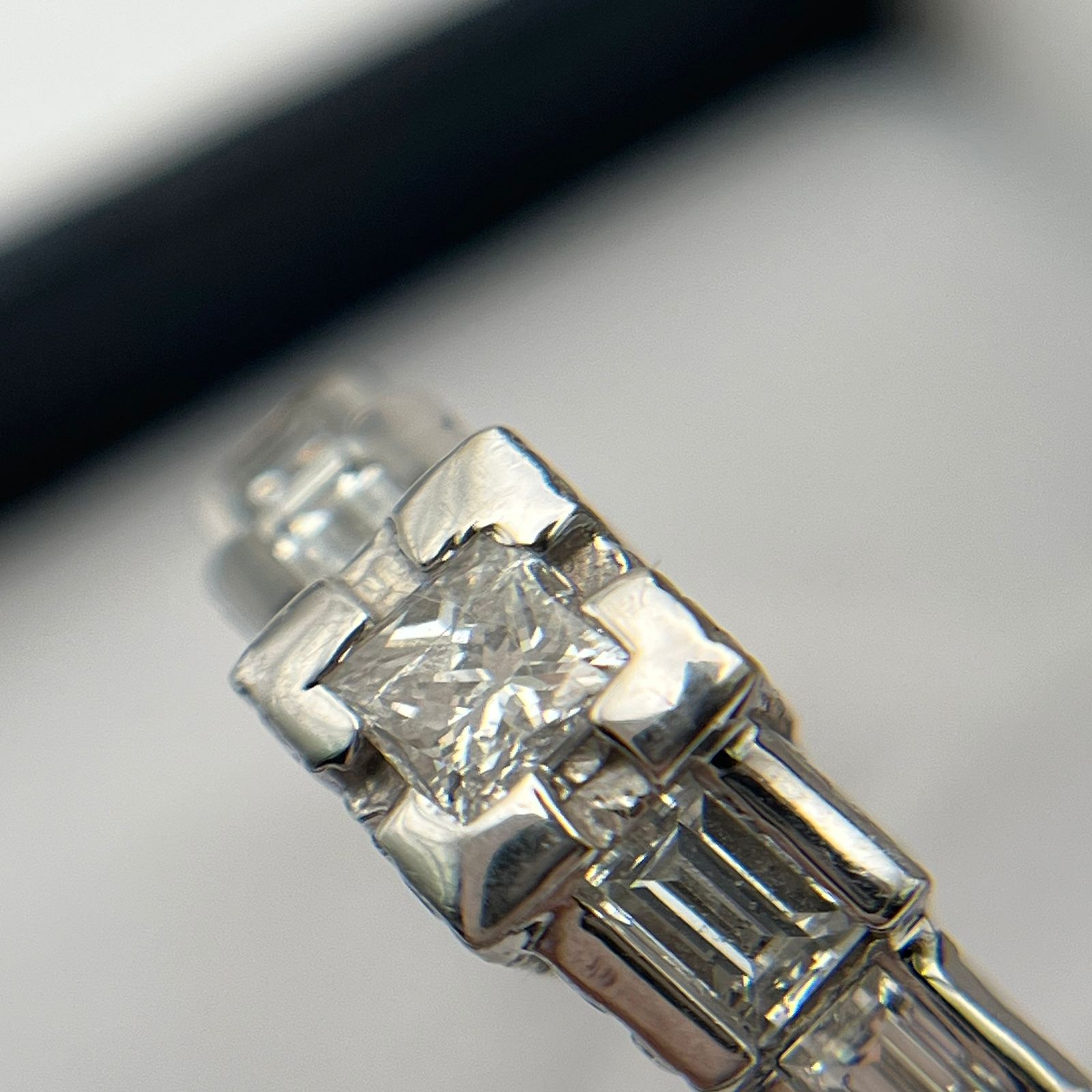 Anillo tallado diamantes - Imagen 5