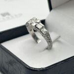 Anillo tallado diamantes