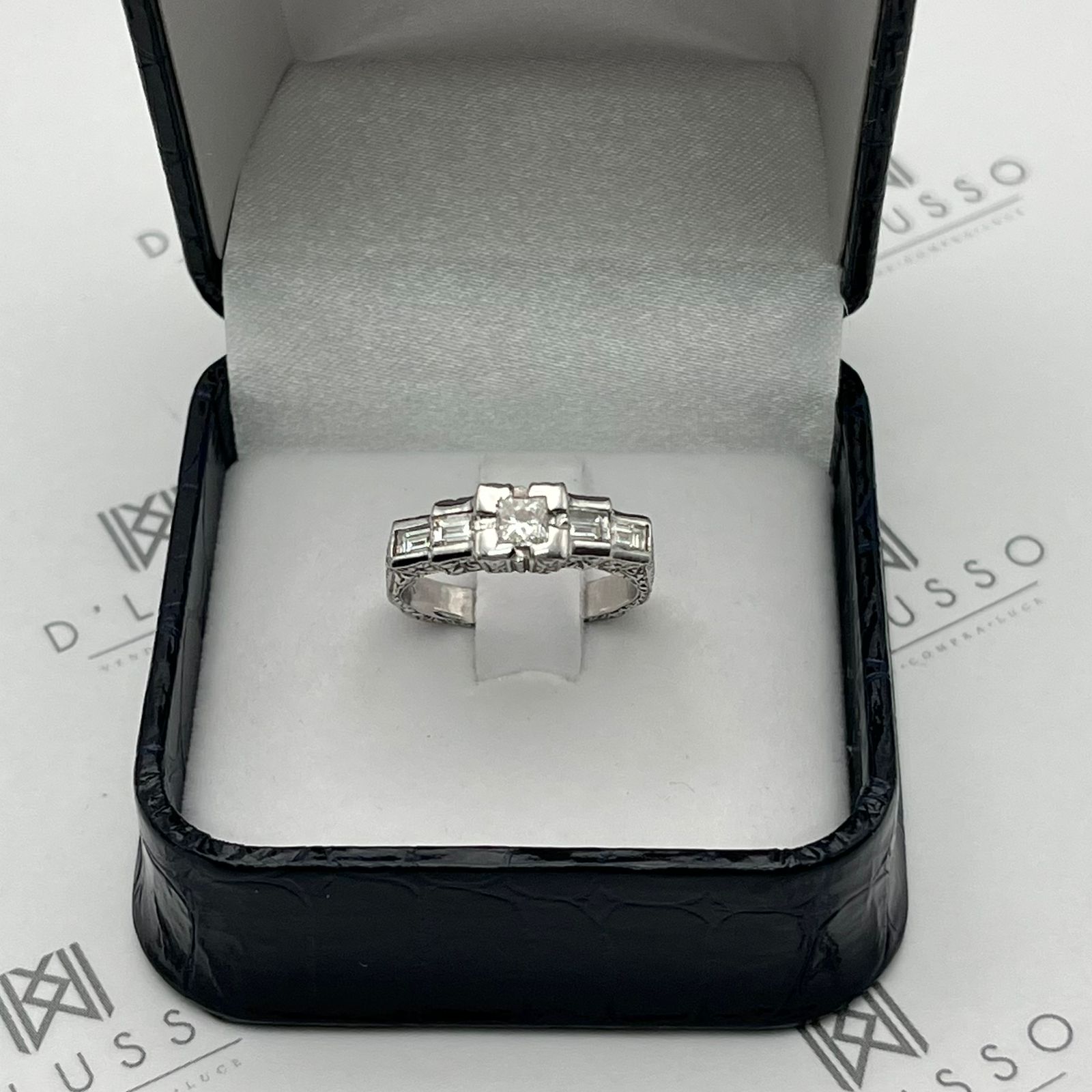 Anillo tallado diamantes - Imagen 4