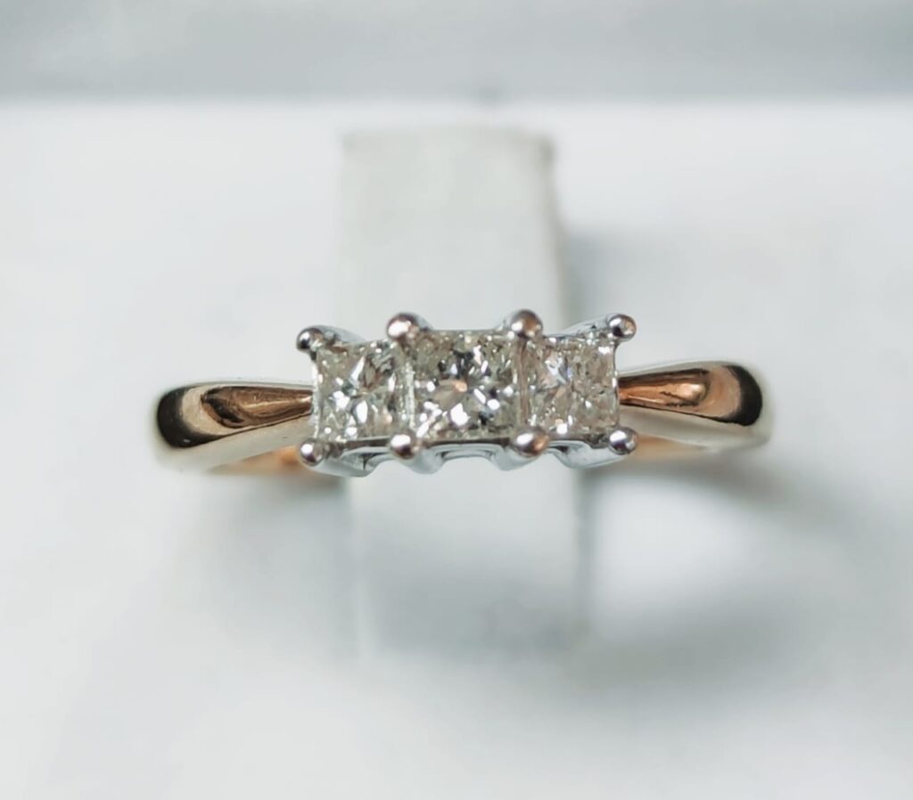 Anillo presente pasado y futuro significado best sale