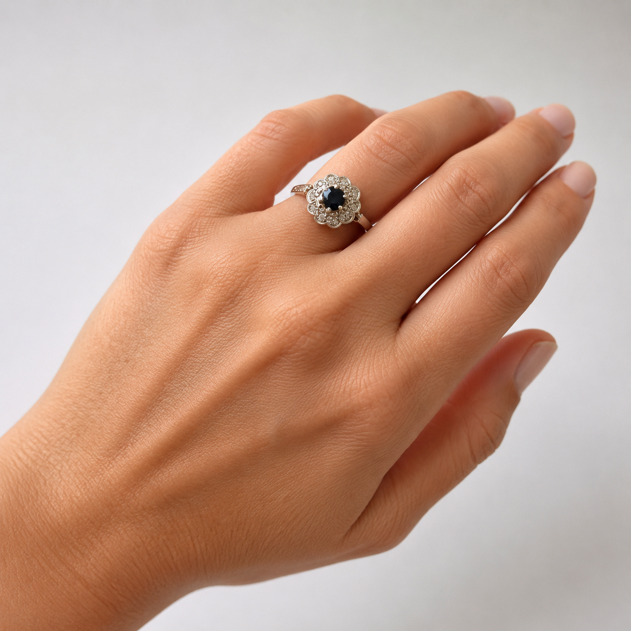 Anillo roseta zafiro y diamantes - Imagen 3