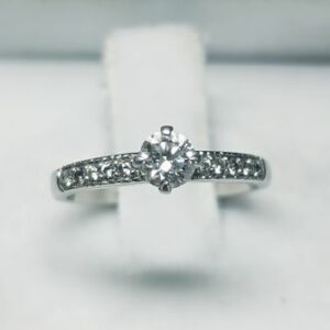Solitario y diamantes en grano