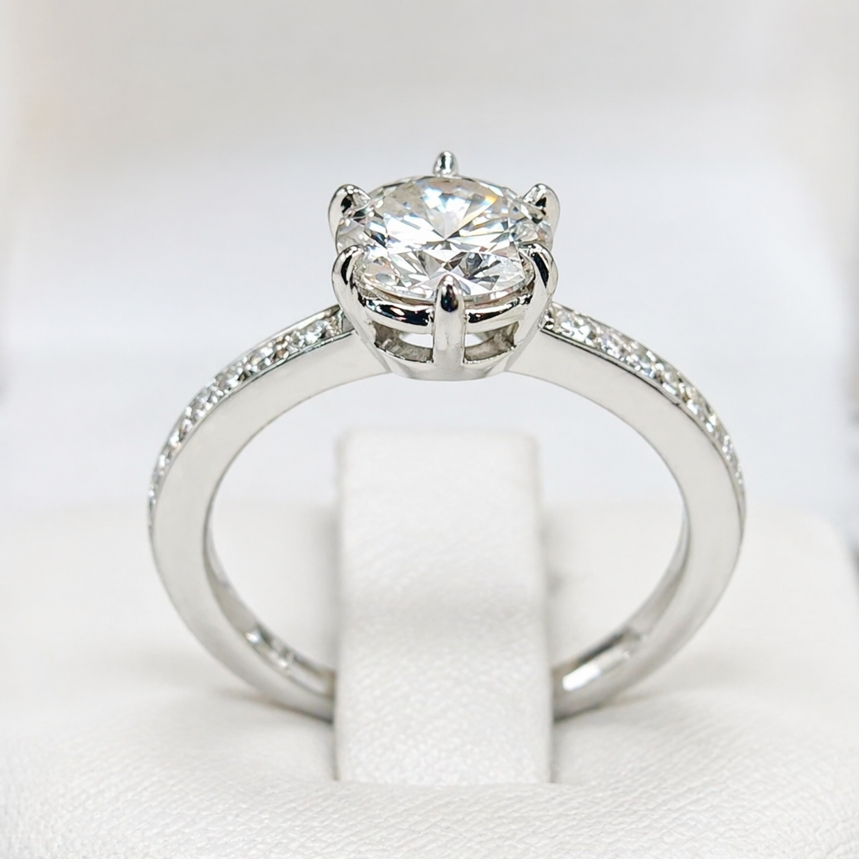 Solitario con brillantes fancy - Imagen 2