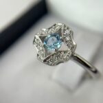 Anillo rombo aguamarina