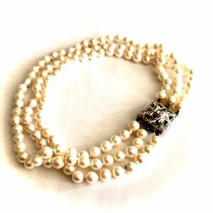 Collar perlas broche oro cuadrado