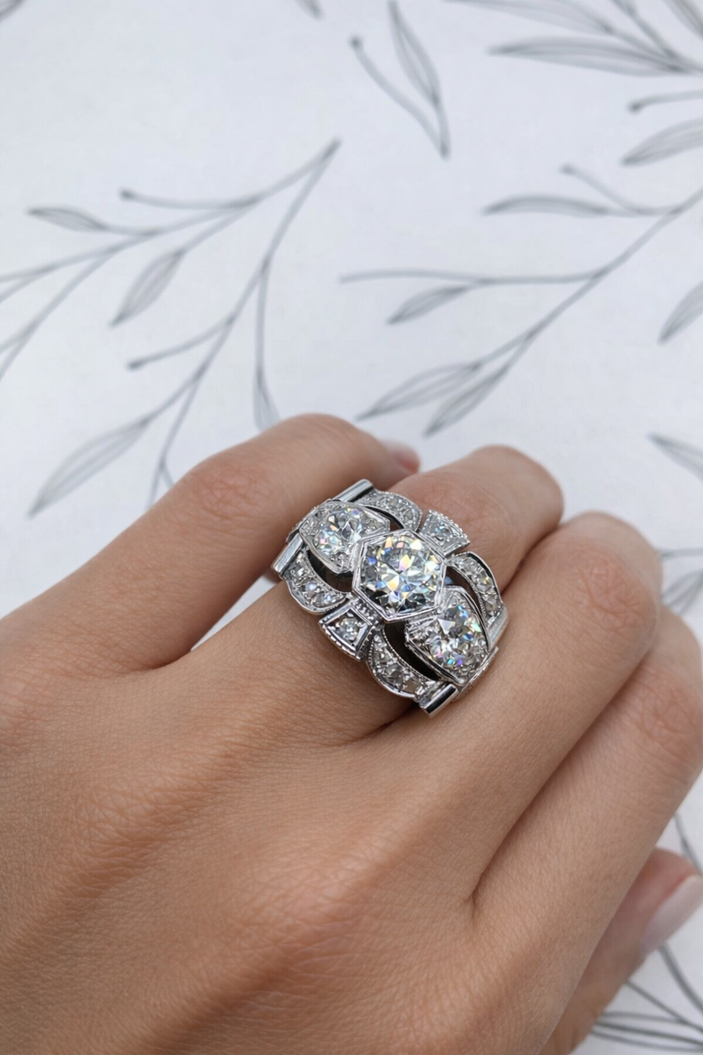 Anillo platino con diamantes distintos cortes - Imagen 2