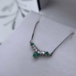 Collar con brillantes y esmeraldas