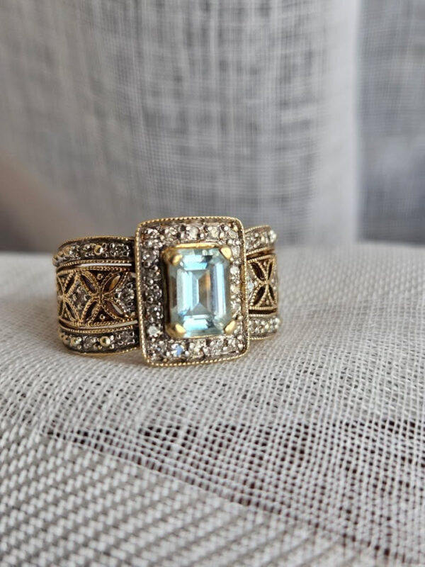 Anillo calado aguamarina diamantes