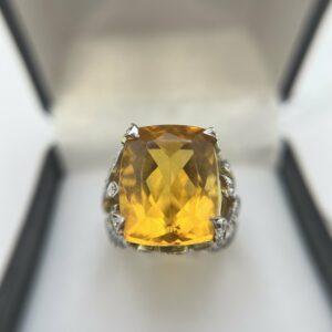 Anillo citrino hojas brillantes