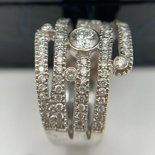 Anillo enlazado brillantes - Imagen 5