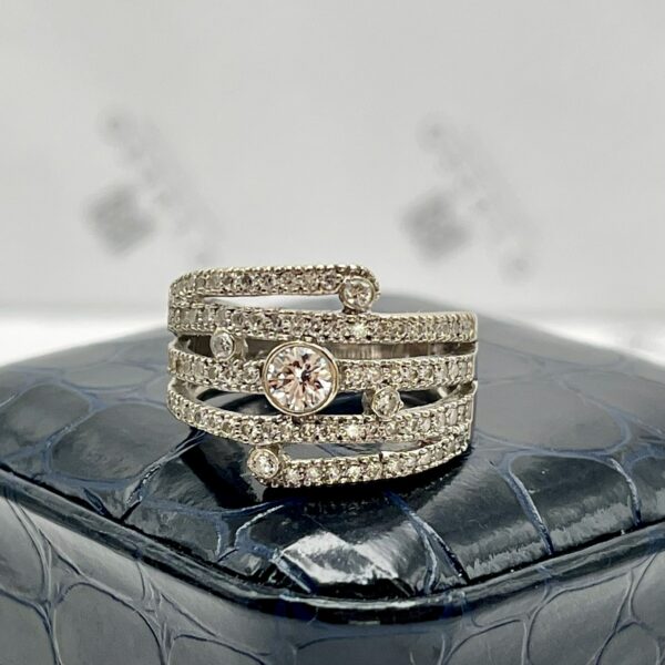 Anillo enlazado brillantes - Imagen 3