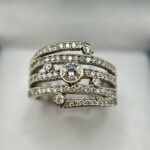 Anillo enlazado brillantes