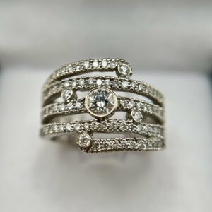 Anillo enlazado brillantes