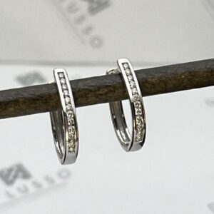 Argollas brillantes en riel