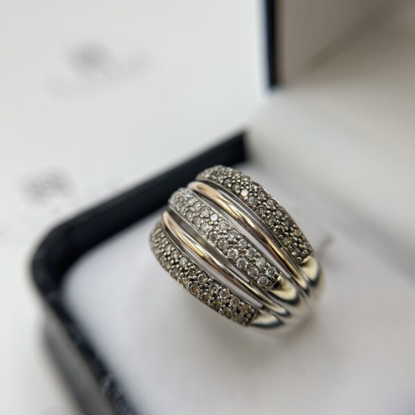 Anillo triple cinta pavé