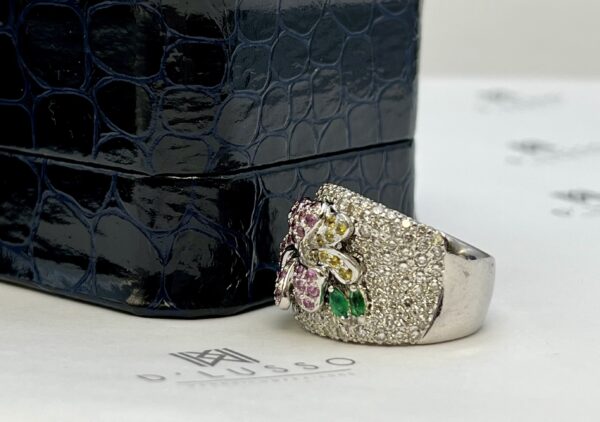 Anillo flor zafiros fancy, diamantes y esmeraldas - Imagen 4