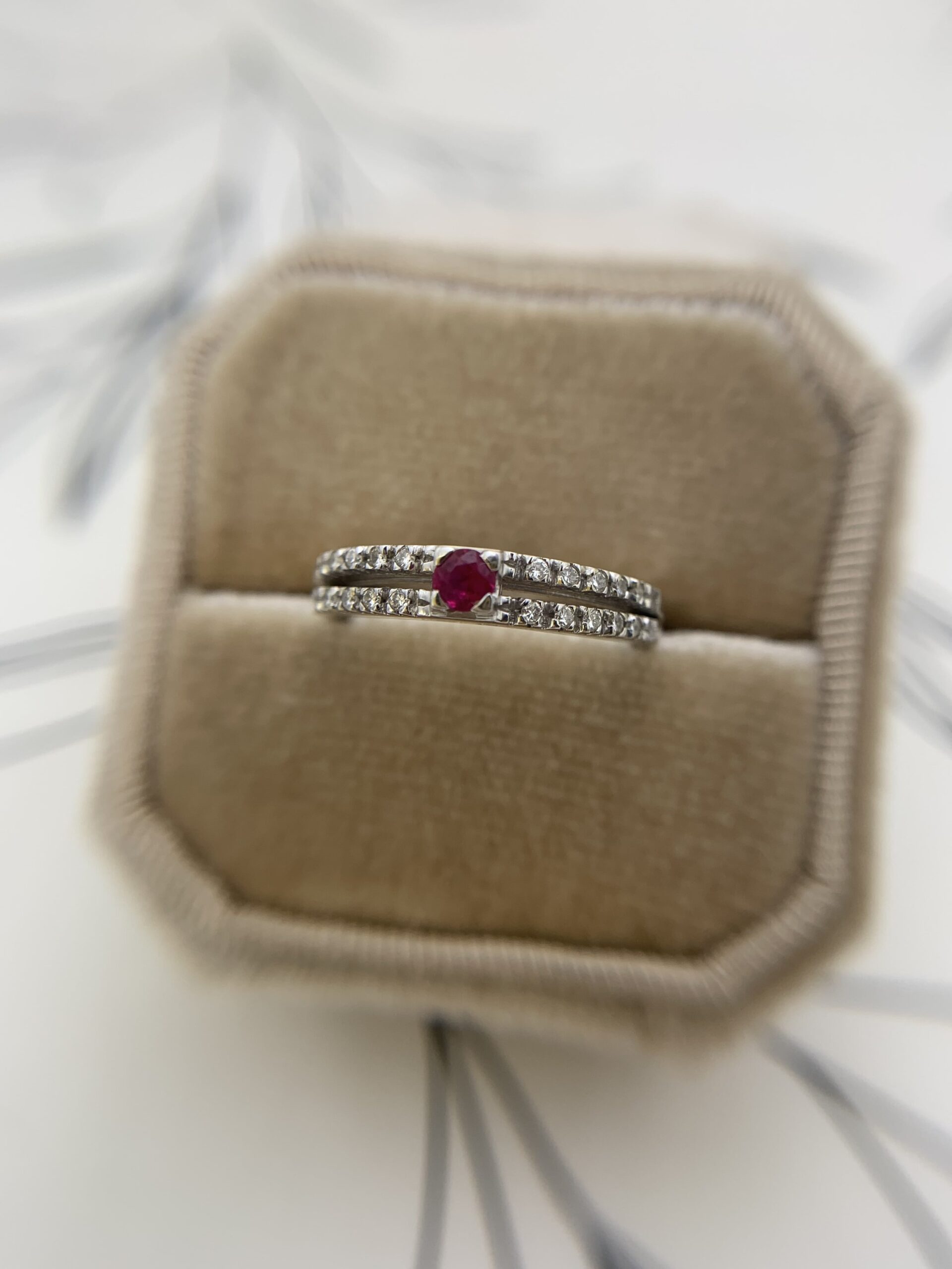 Cintillo rubí doble argolla diamantes