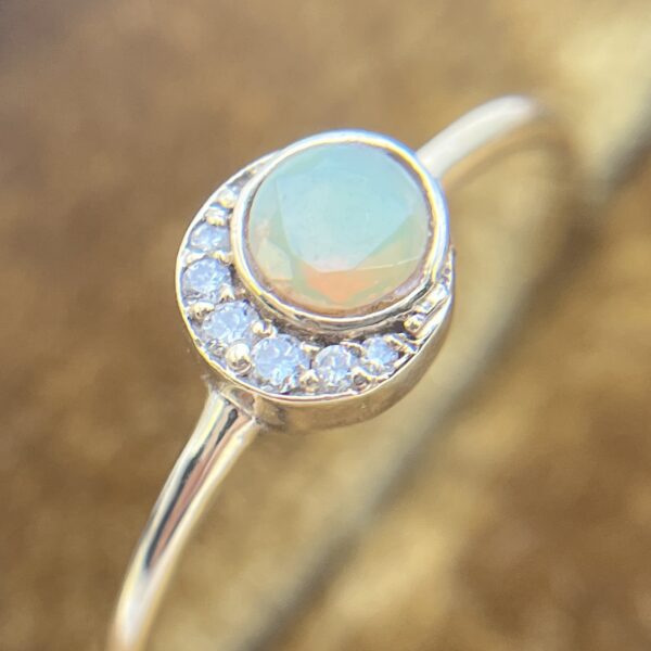 Anillo de ópalo con brillantes - Imagen 3