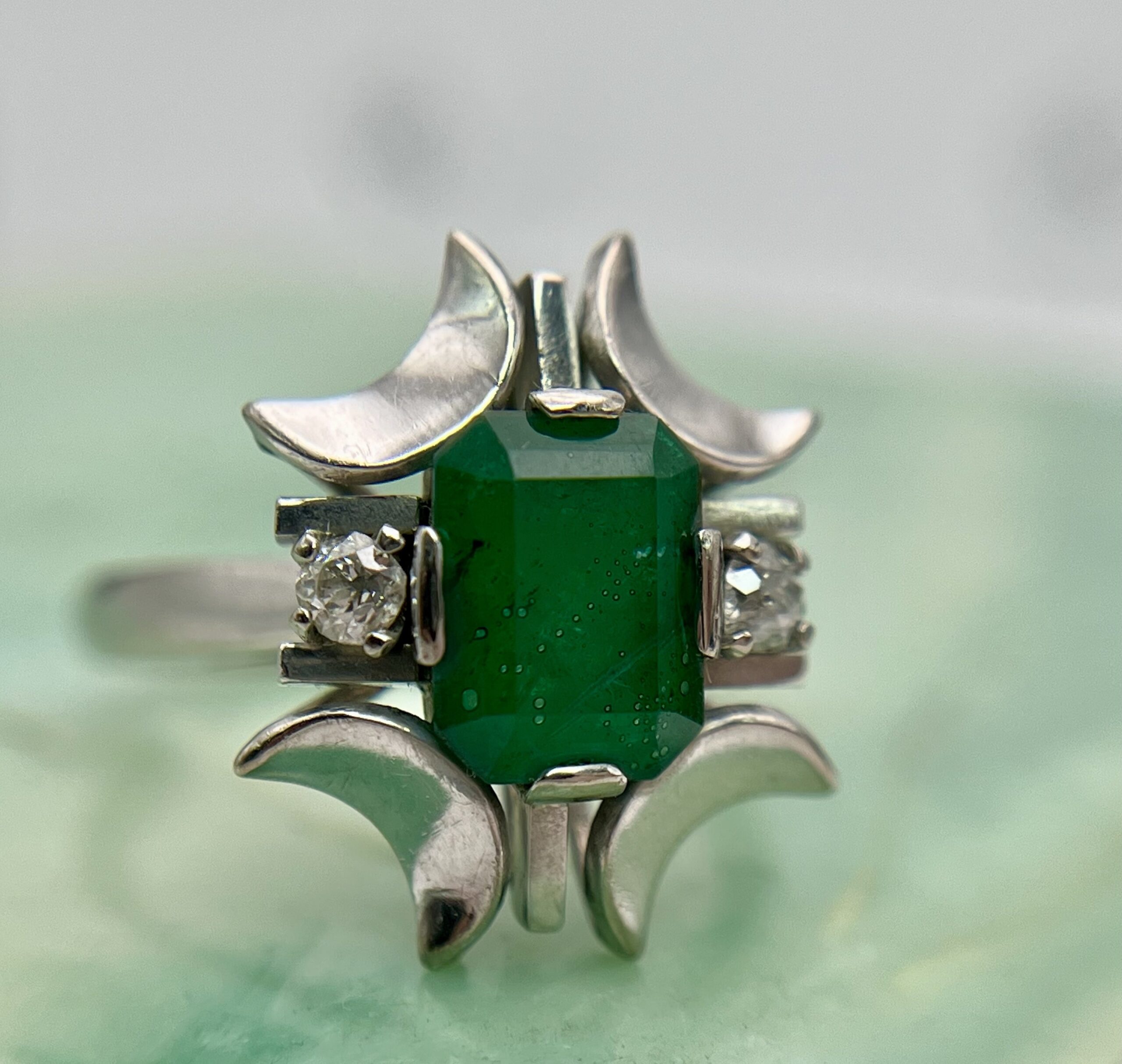 Anillo doblete verde y diamantes