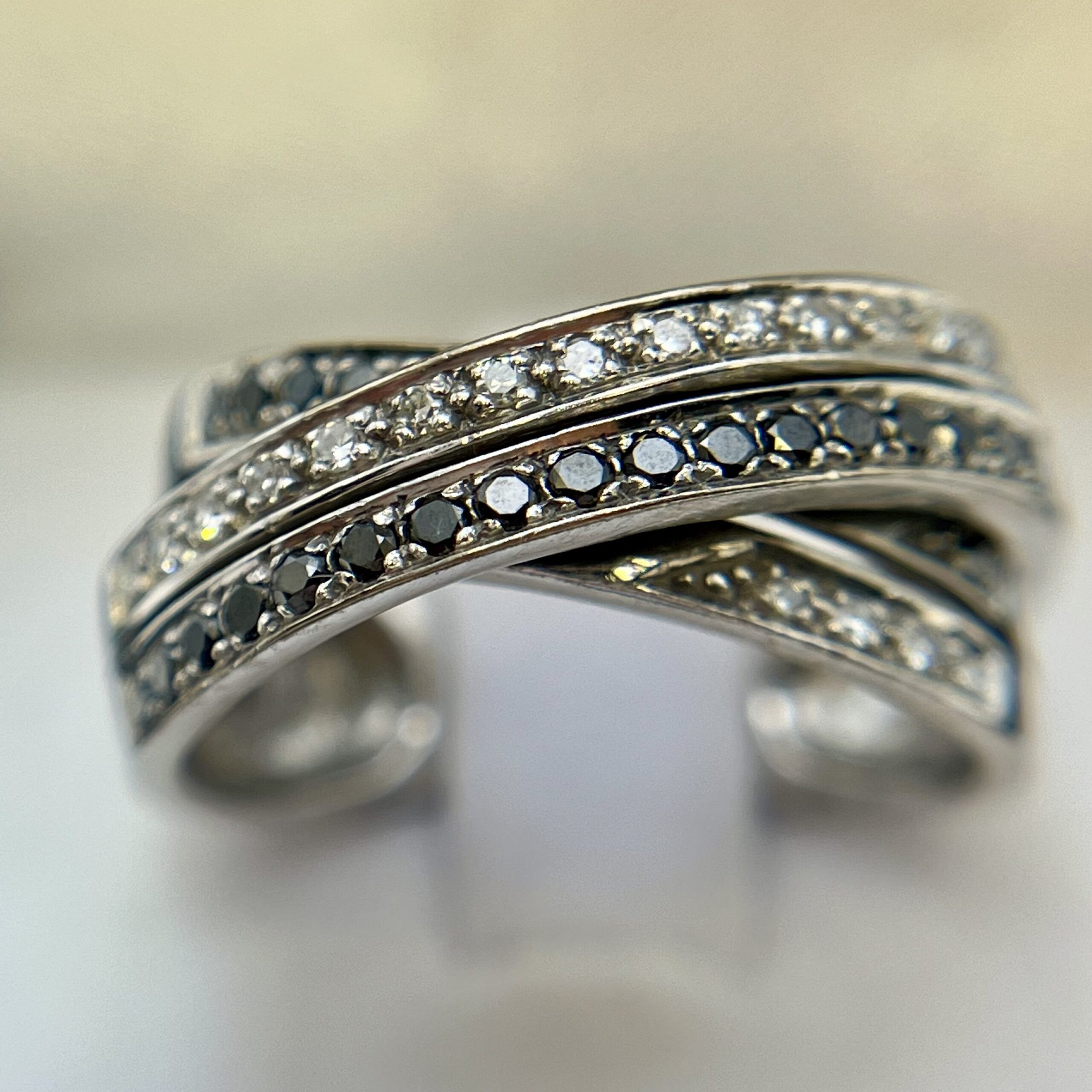 Anillo cruzado diamantes bicolor