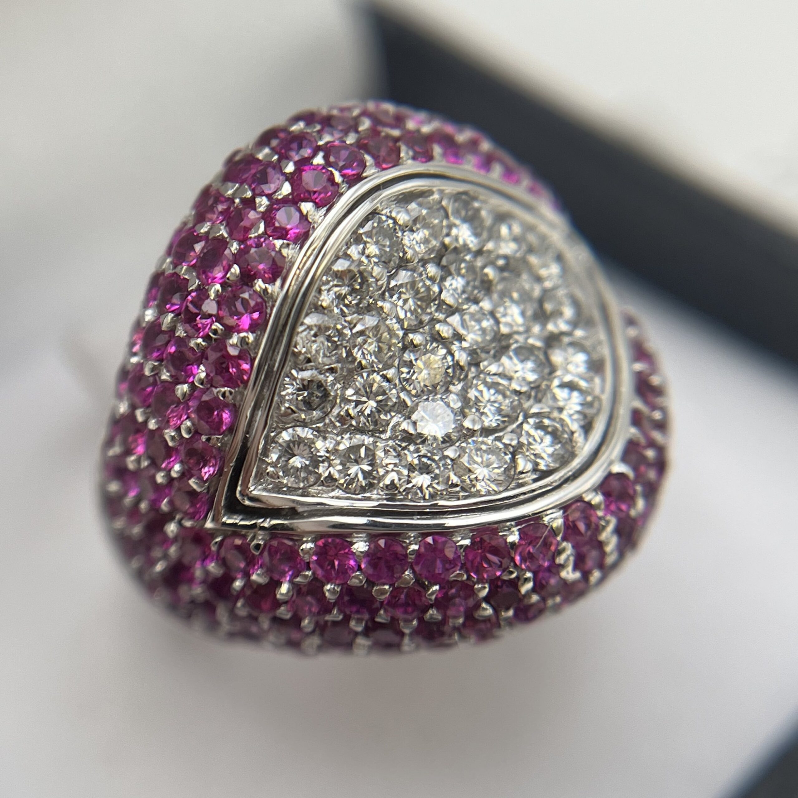 Anillo bombé brillantes y zafiros - Imagen 4