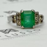 Anillo de esmeralda con brillantes champagne