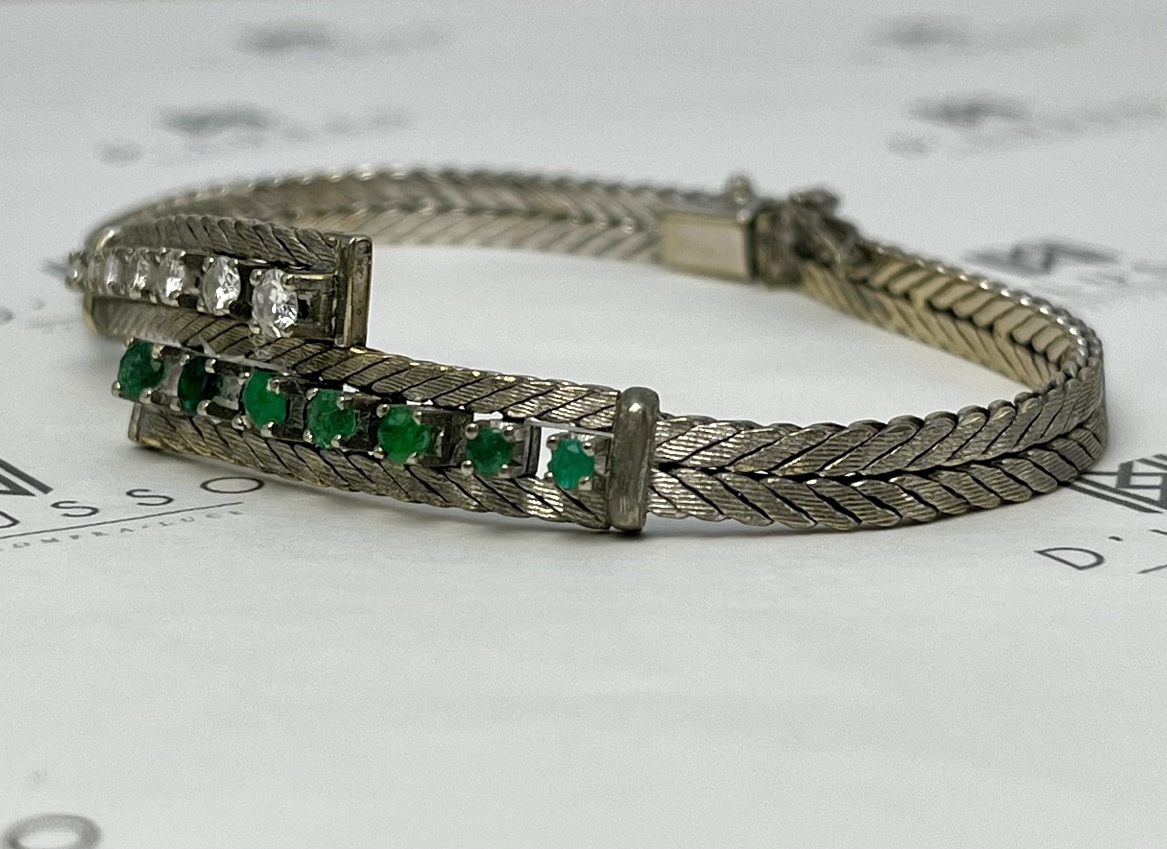Brazalete bypass diamantes y esmeraldas - Imagen 2