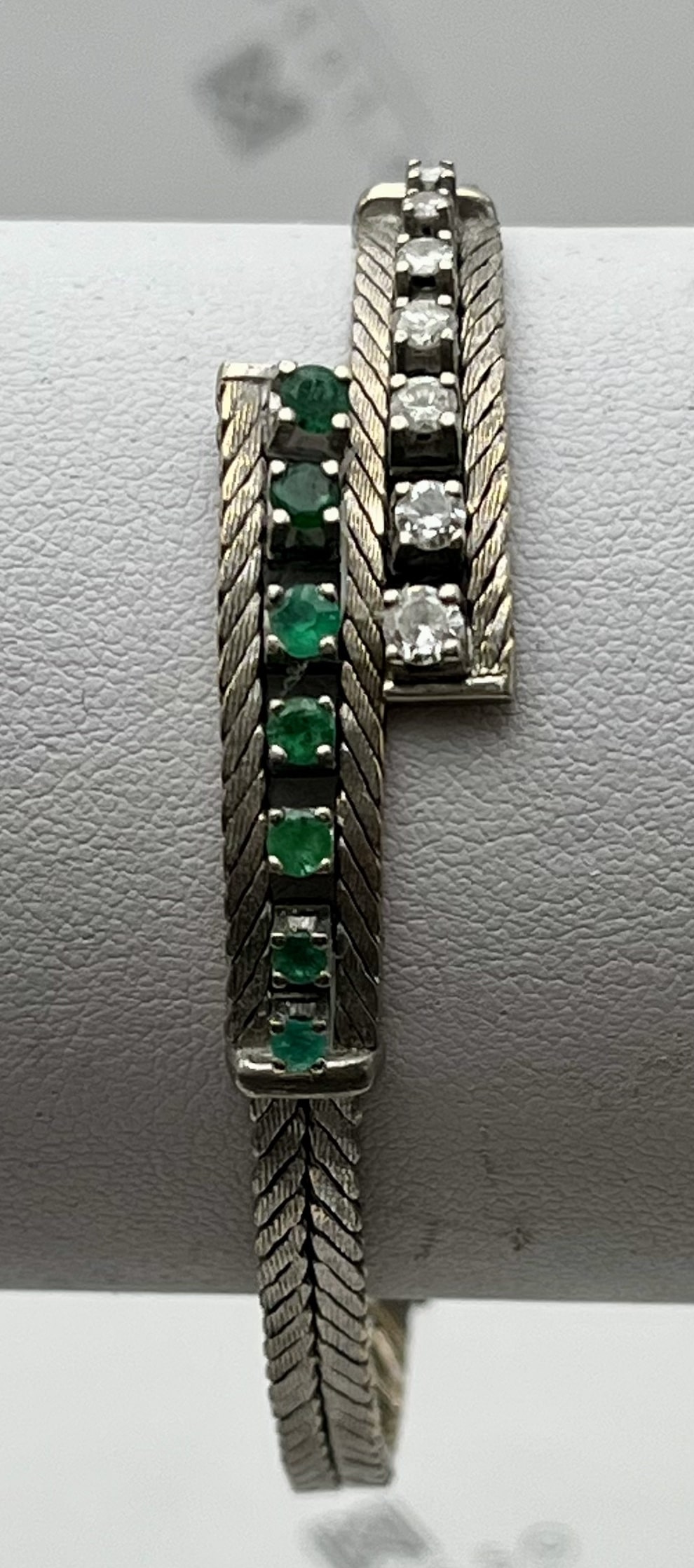 Brazalete bypass diamantes y esmeraldas - Imagen 4