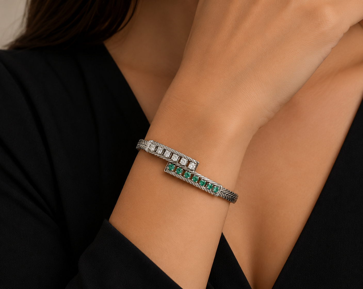 Brazalete bypass diamantes y esmeraldas - Imagen 3