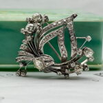 Broche diamantes arco con moño