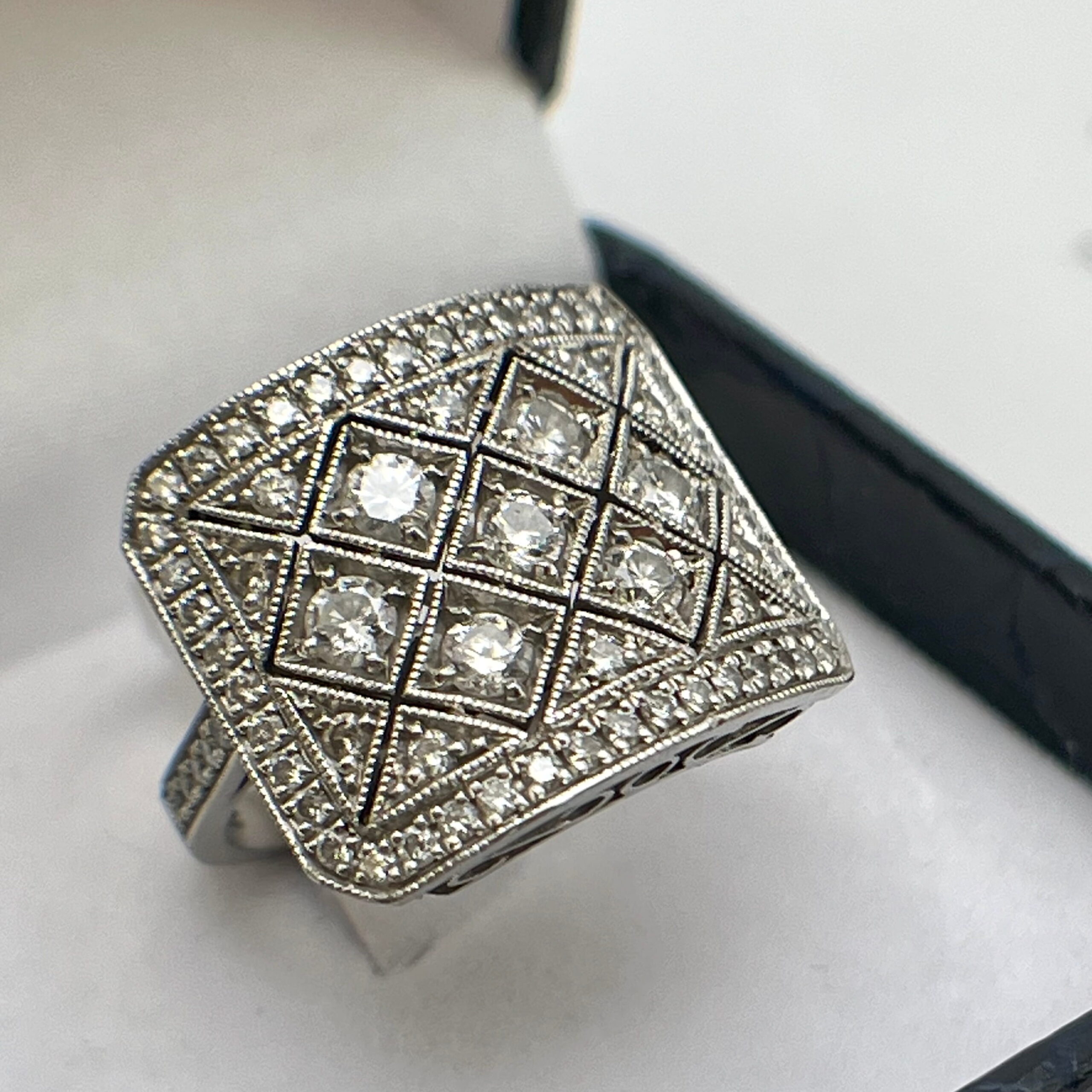 Anillo placa calado platino