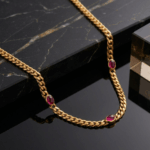Collar de oro con rubíes