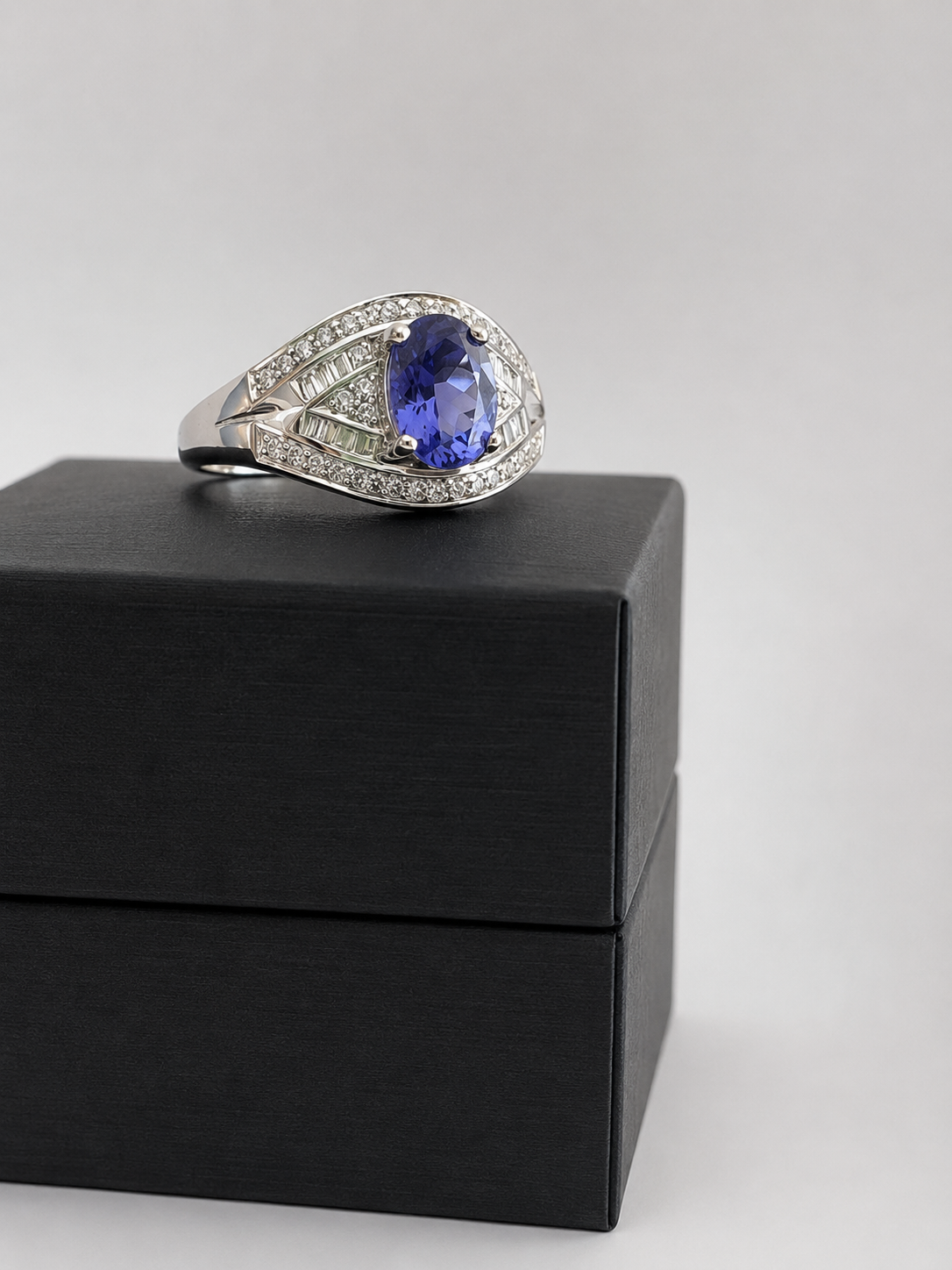 Anillo domo tanzanita brillantes y baguettes - Imagen 5