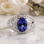 Anillo domo tanzanita brillantes y baguettes
