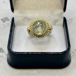 Anillo de oro con cuarzo