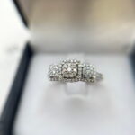 Anillo tres halos de diamantes