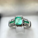 Anillo de esmeralda y brillantes