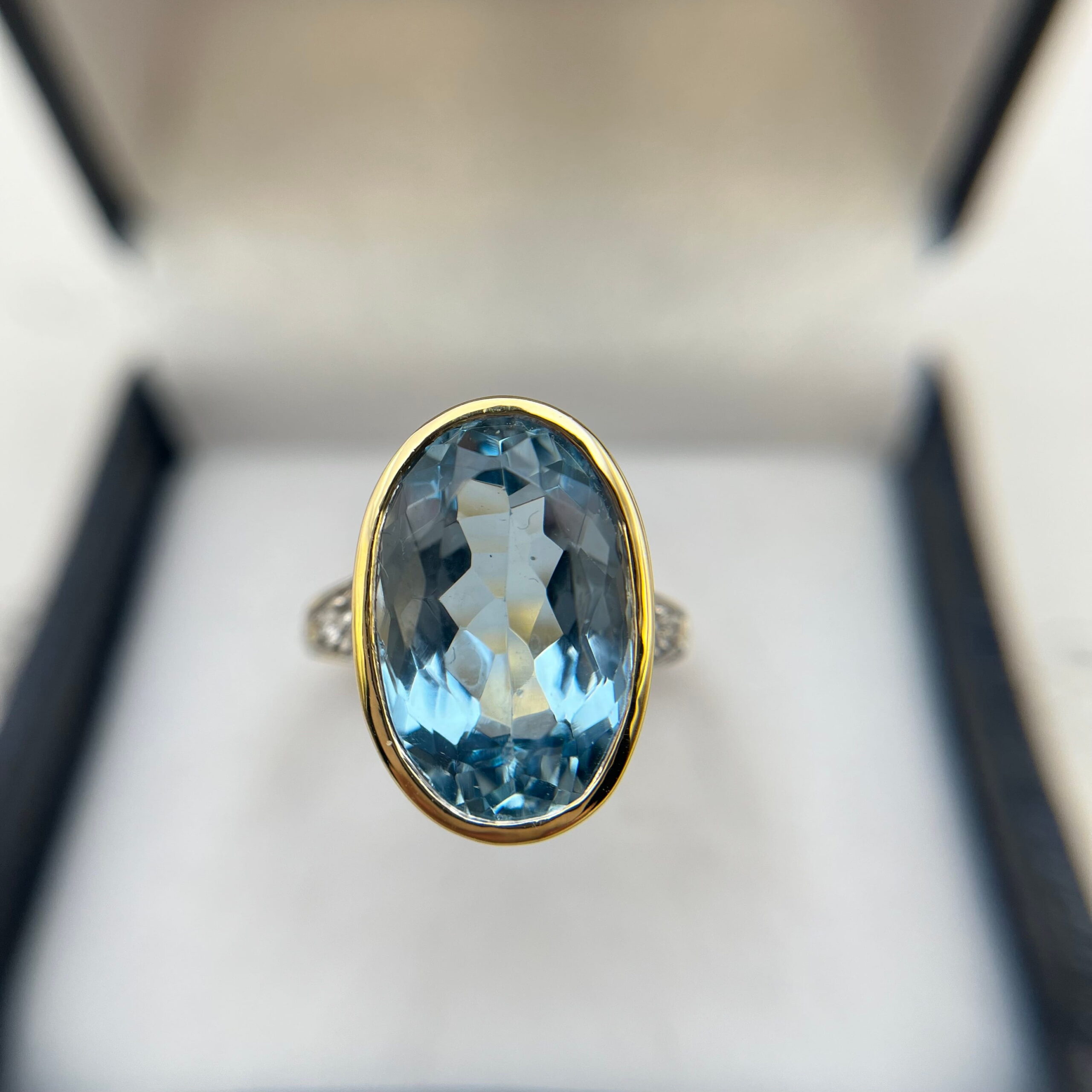 Anillo topacio sky blue y brillantes - Imagen 3