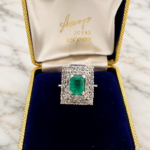 Anillo rectangular esmeralda