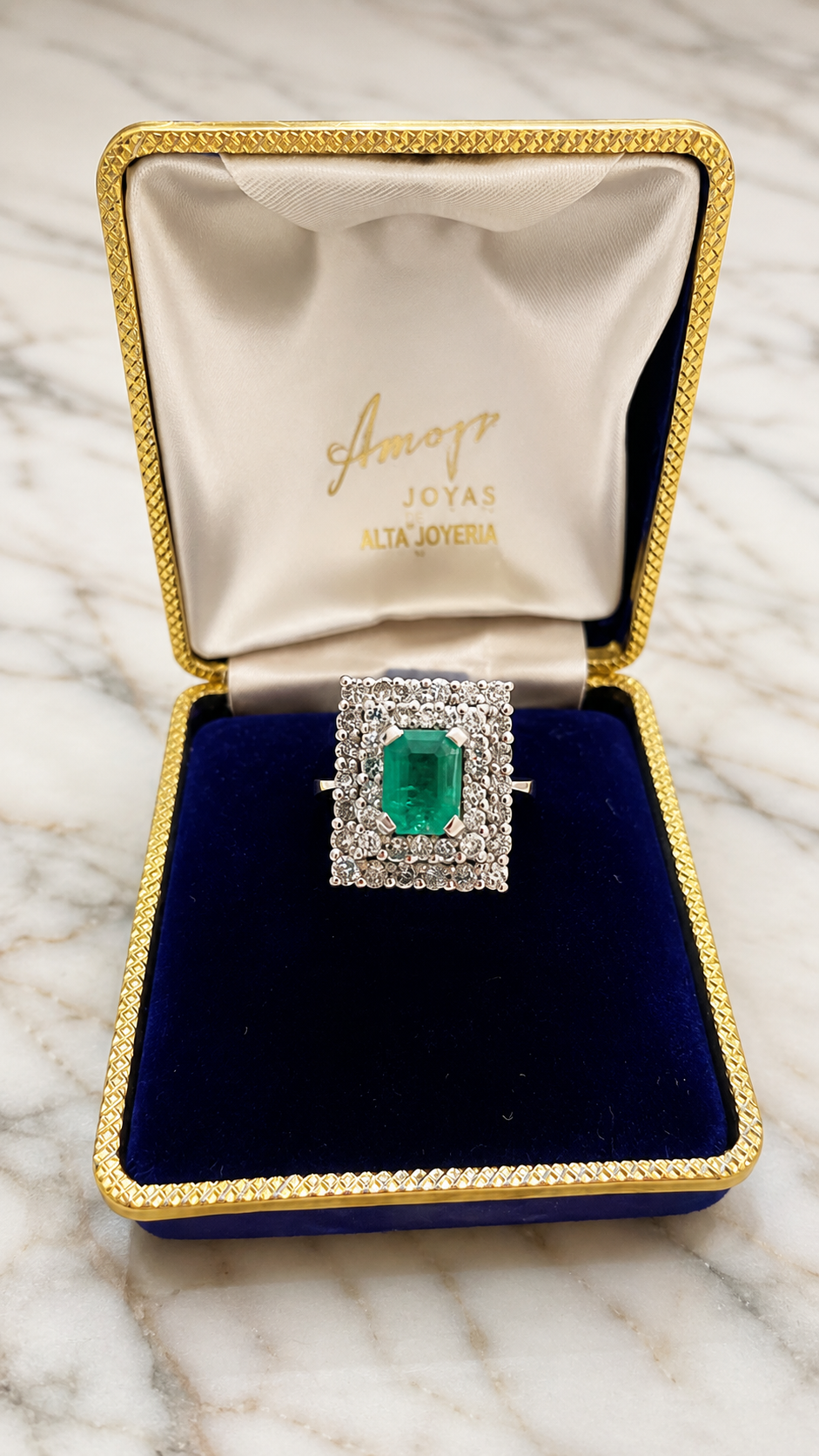 Anillo rectangular esmeralda