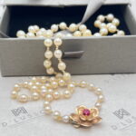 Collar perlas Akoya broche rubí