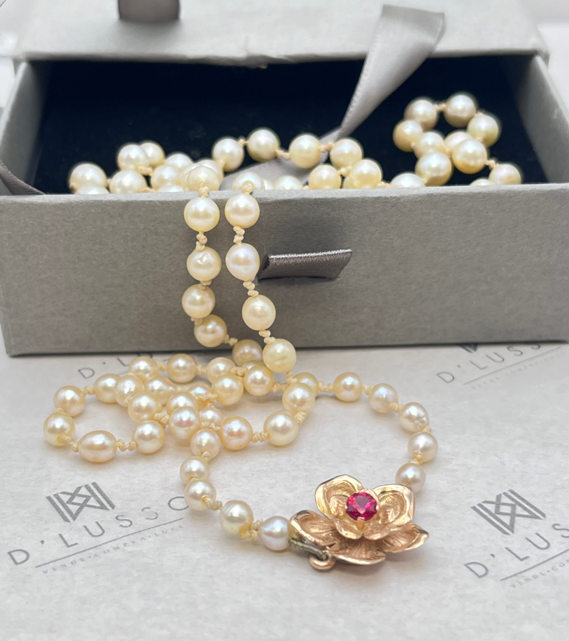 Collar perlas Akoya broche rubí