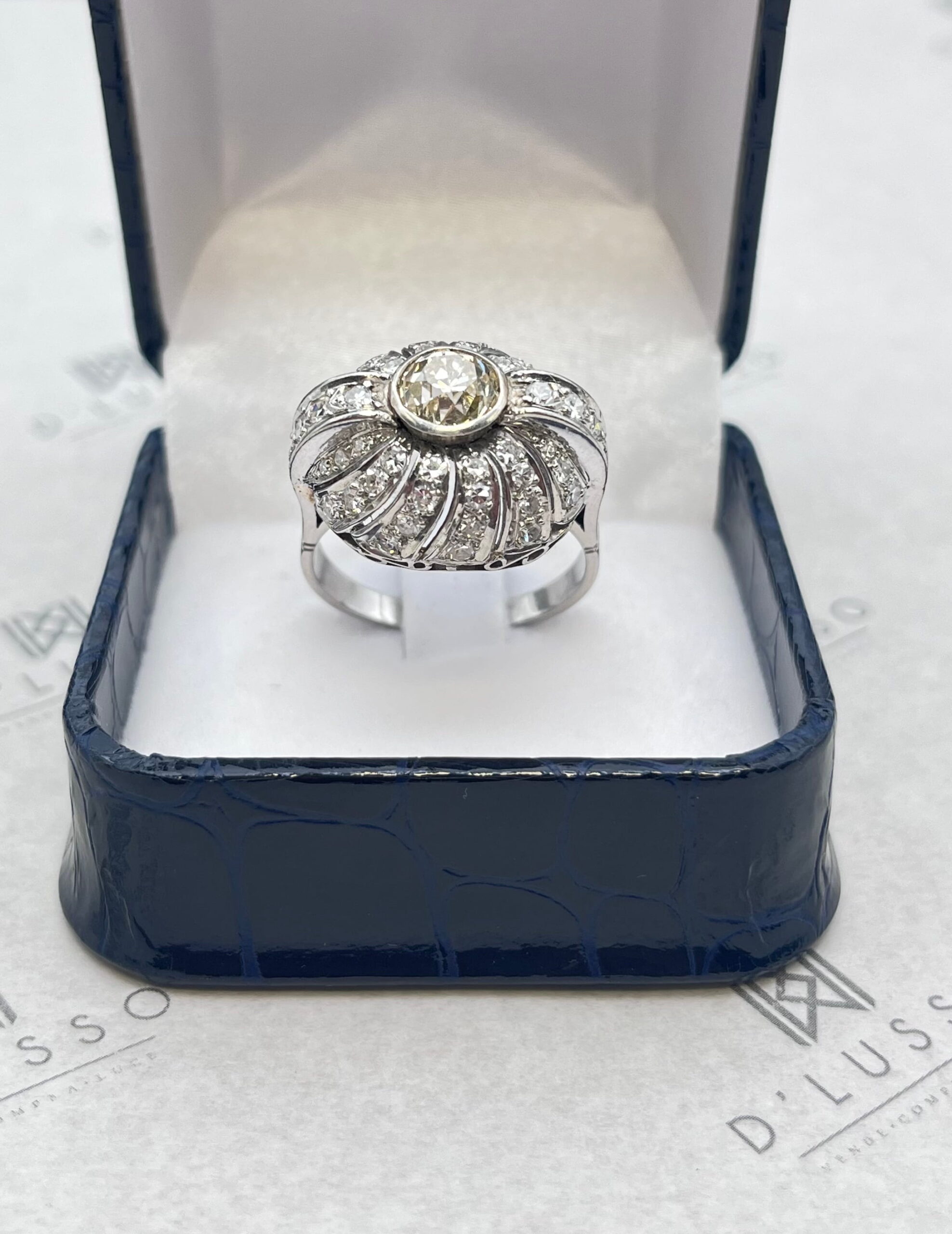 Anillo bombé platino diamantes - Imagen 6