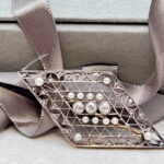 Prendedor perlas y diamantes